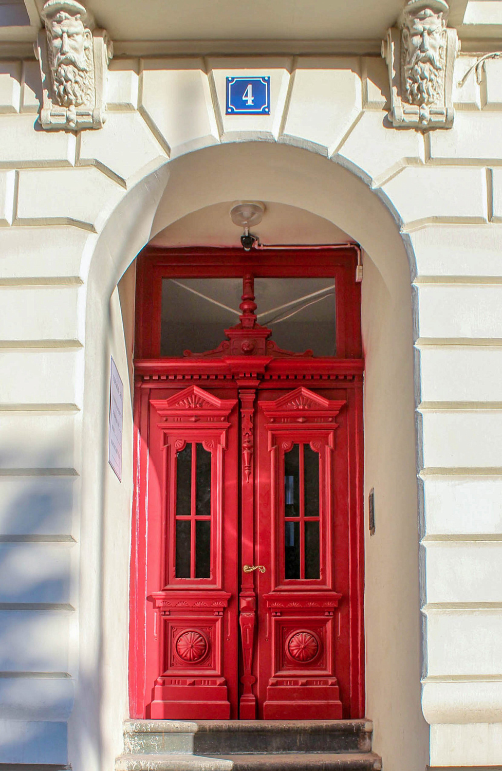 Новые двери